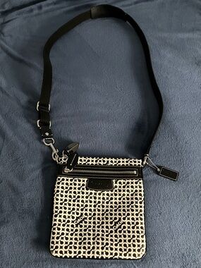 NWOT Coach black and white signature leather flat crossbody bag